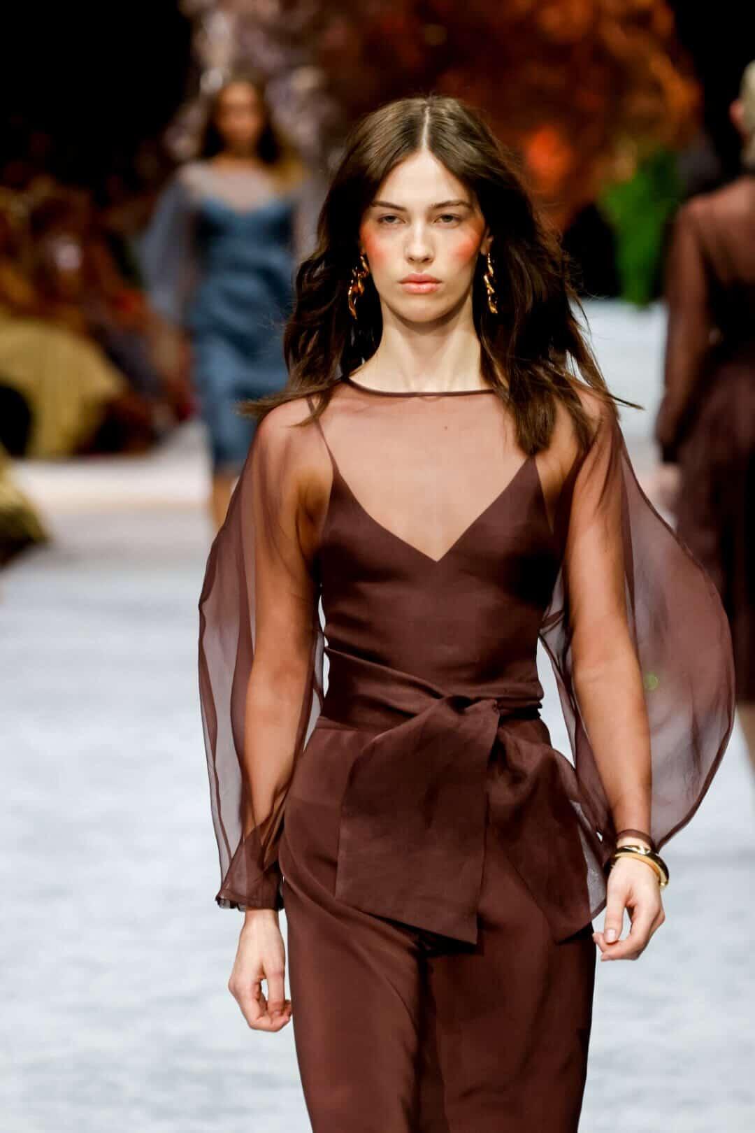 ROOHI ORGANZA TOP - GANACHE