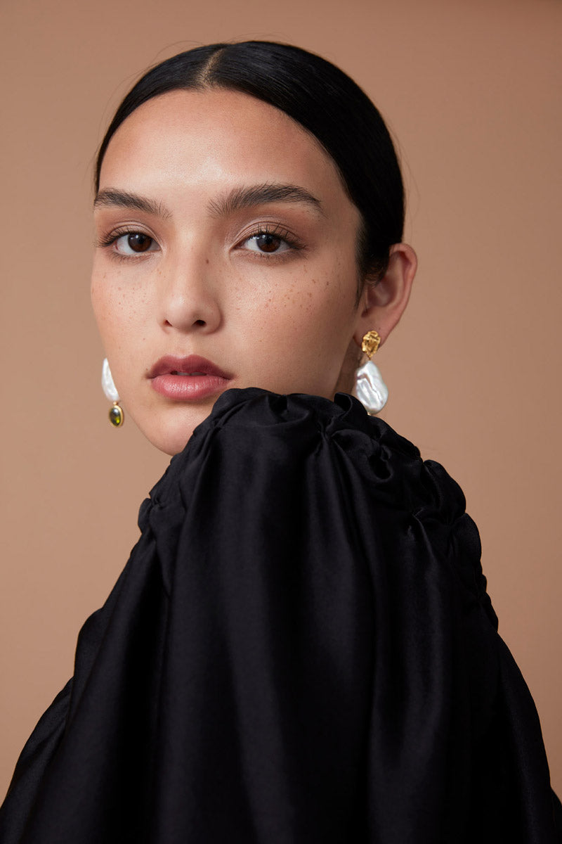 SILK SATIN CAPE - NOIR