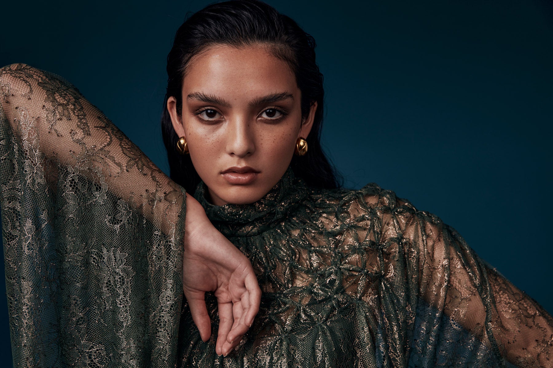 AFSA LACE MAXI CAPE - METALLIC EMERALD