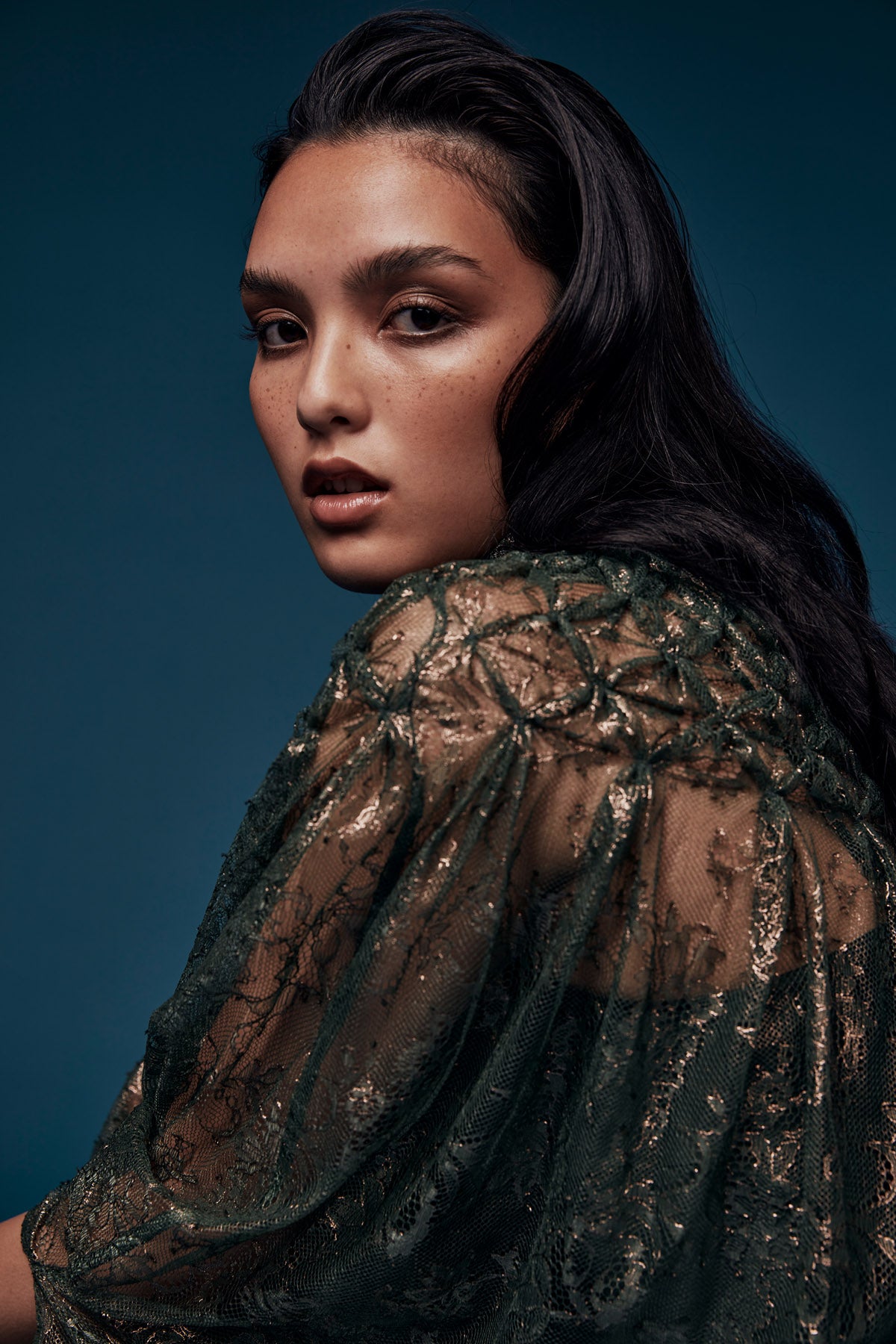 AFSA LACE MAXI CAPE - METALLIC EMERALD