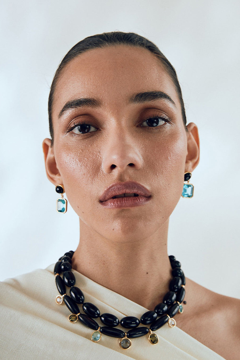 ELEGANCE IN CRAFT COLLAR