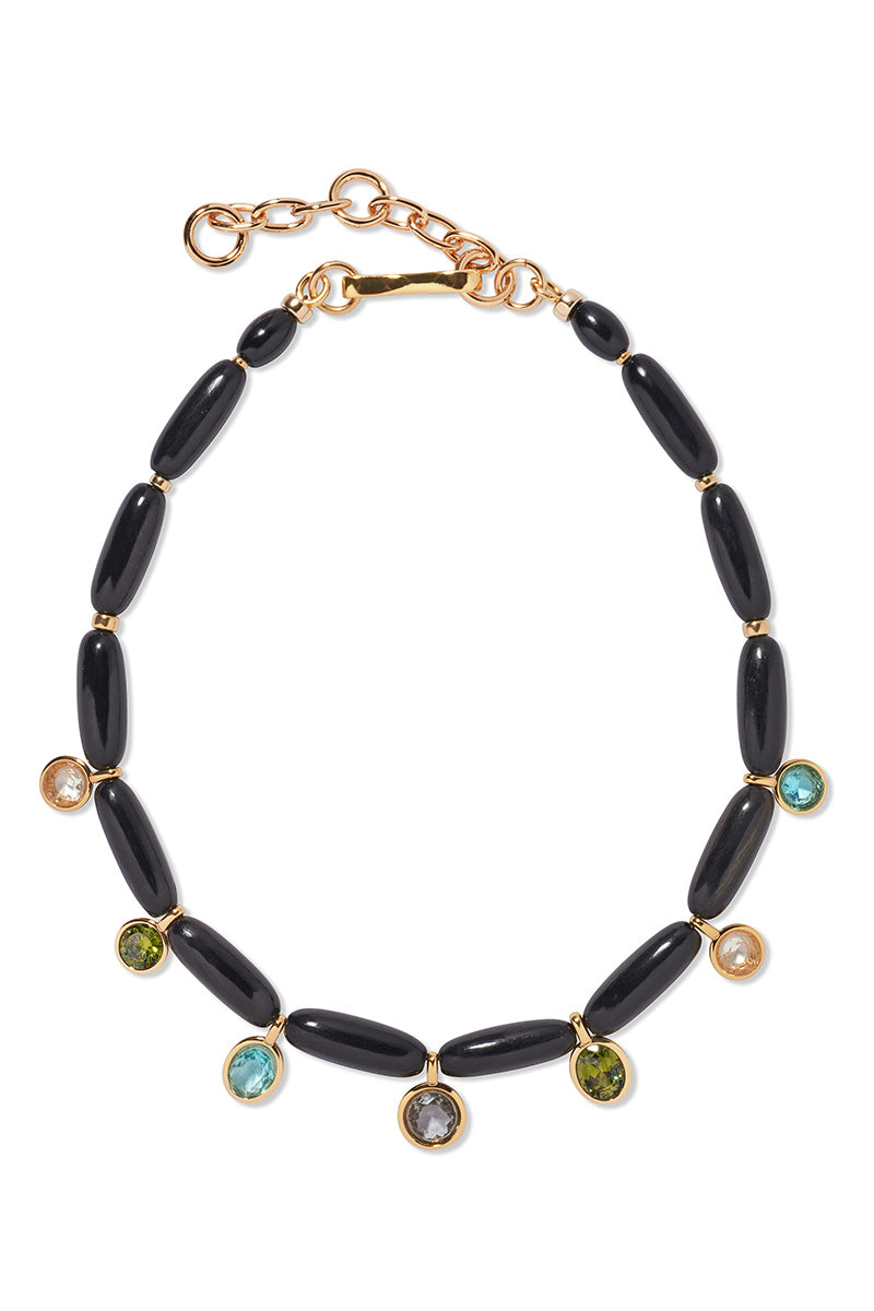 ELEGANCE IN CRAFT COLLAR