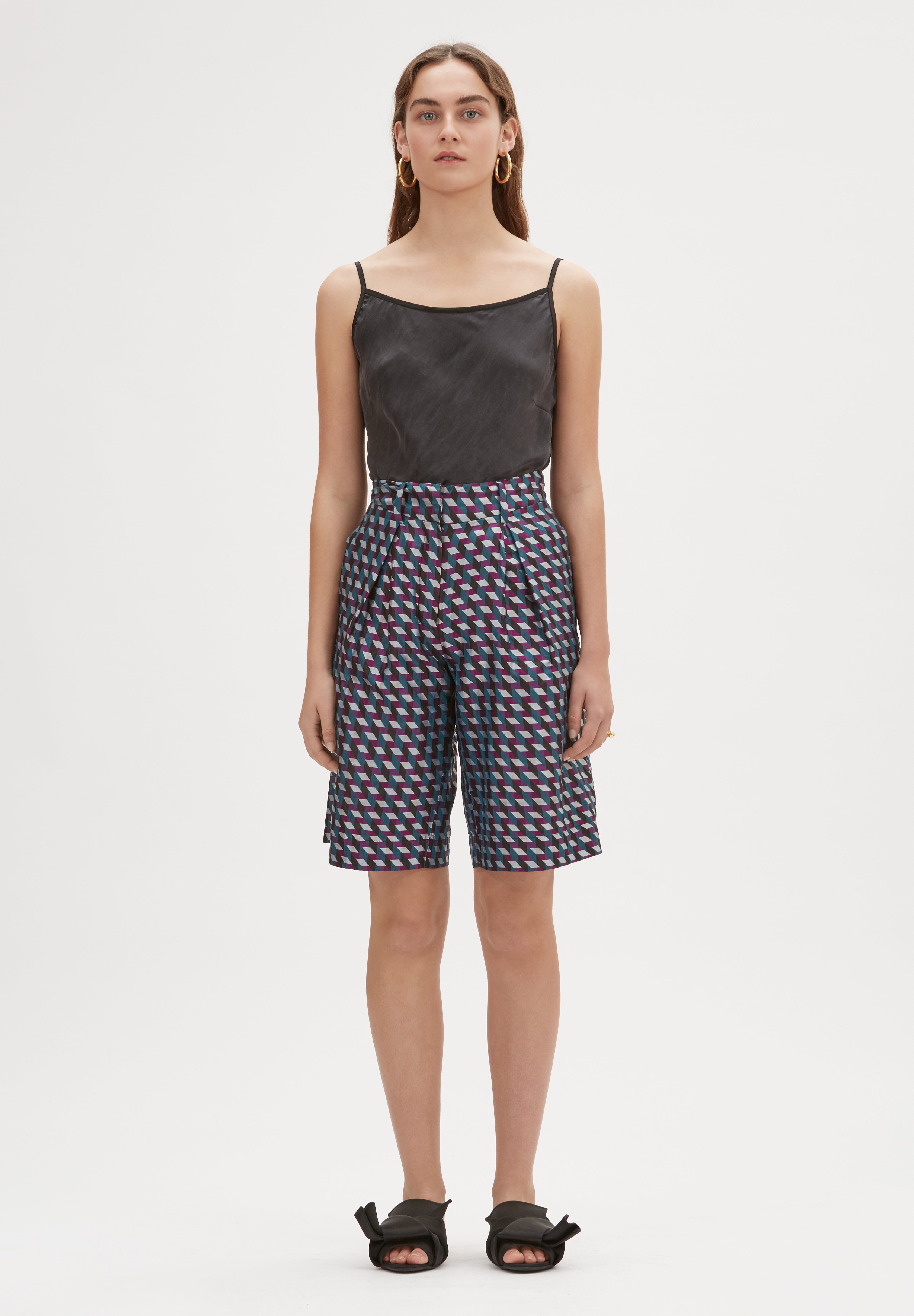 izza handloomed shorts